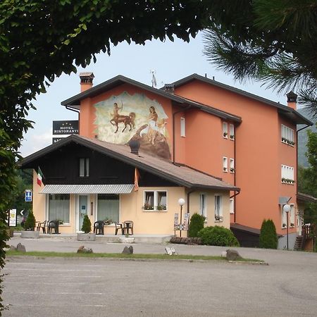 Hotel Ristorante Sagittario Фельтре Екстер'єр фото