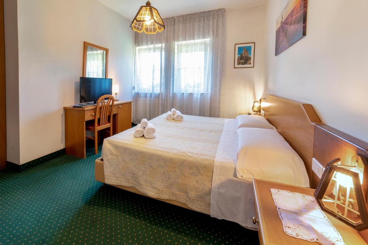 Hotel Ristorante Sagittario Фельтре Екстер'єр фото