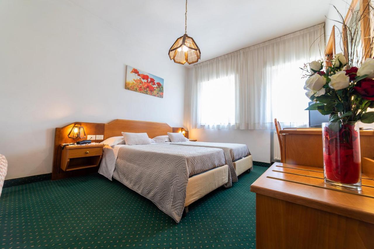 Hotel Ristorante Sagittario Фельтре Екстер'єр фото