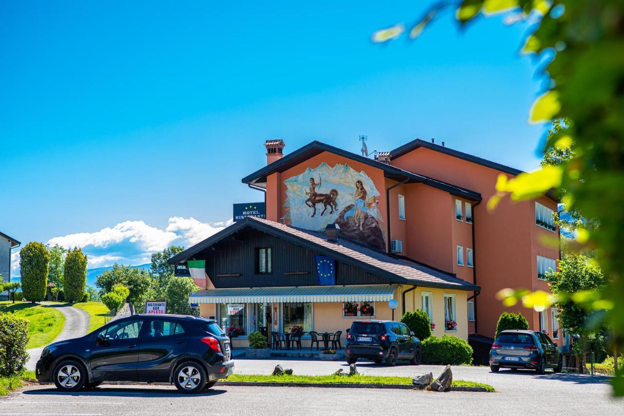 Hotel Ristorante Sagittario Фельтре Екстер'єр фото