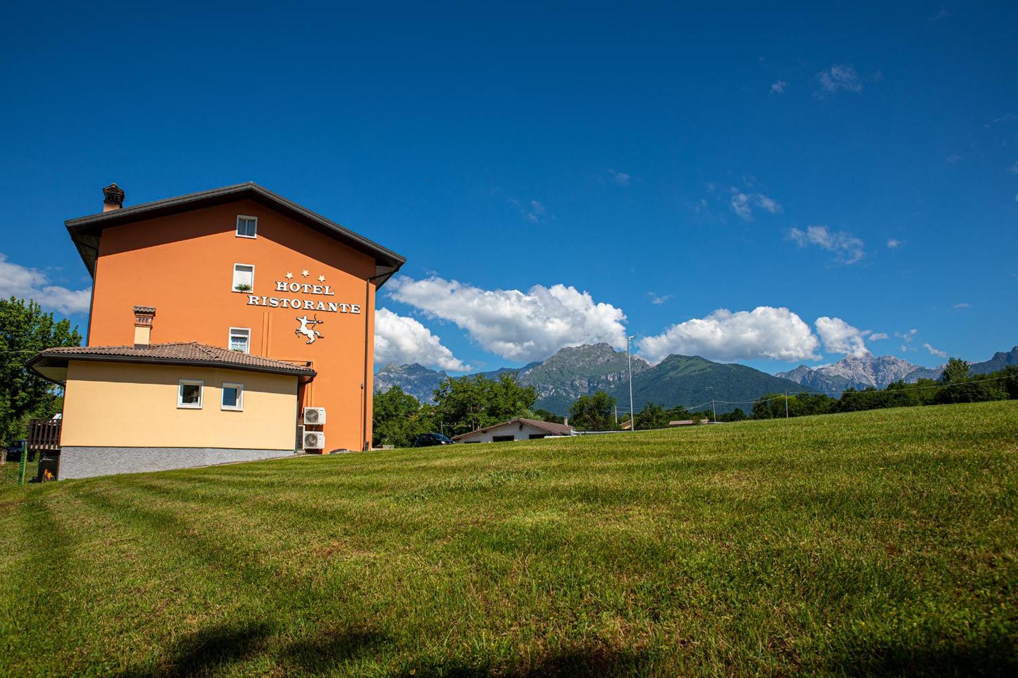 Hotel Ristorante Sagittario Фельтре Екстер'єр фото