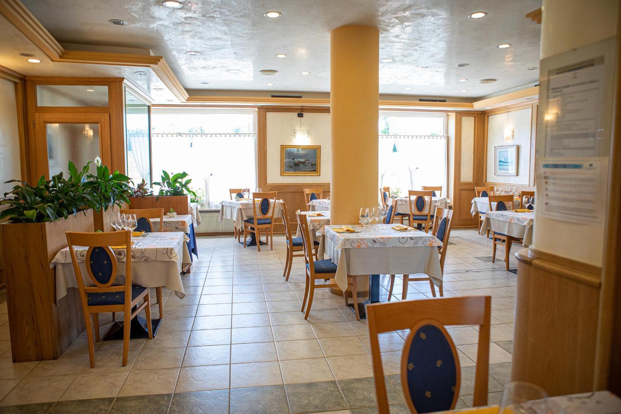 Hotel Ristorante Sagittario Фельтре Екстер'єр фото