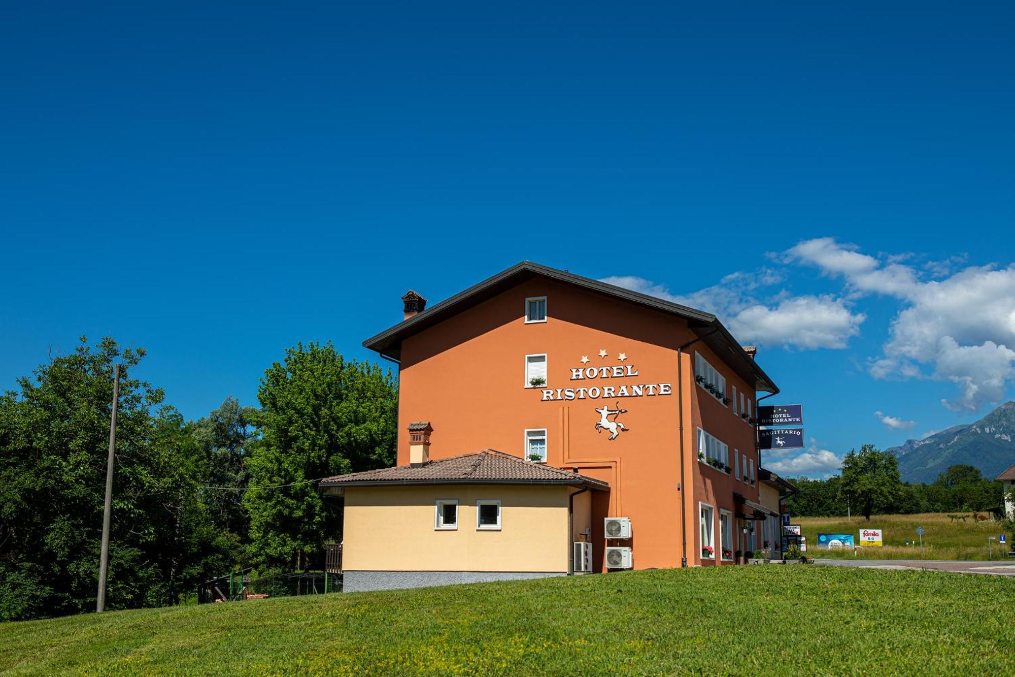 Hotel Ristorante Sagittario Фельтре Екстер'єр фото
