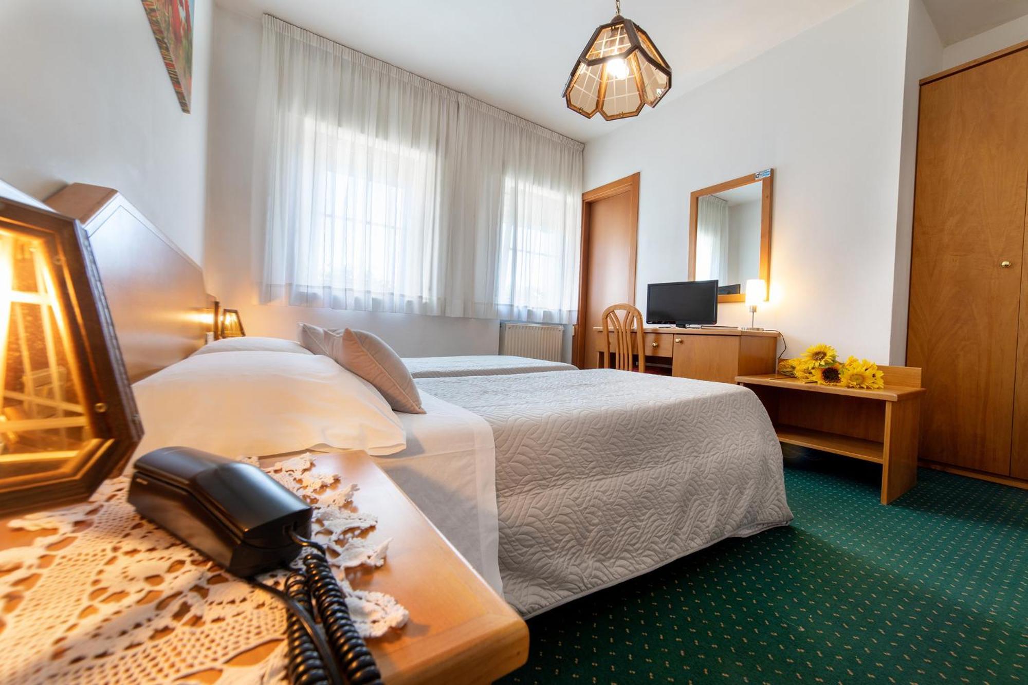 Hotel Ristorante Sagittario Фельтре Екстер'єр фото