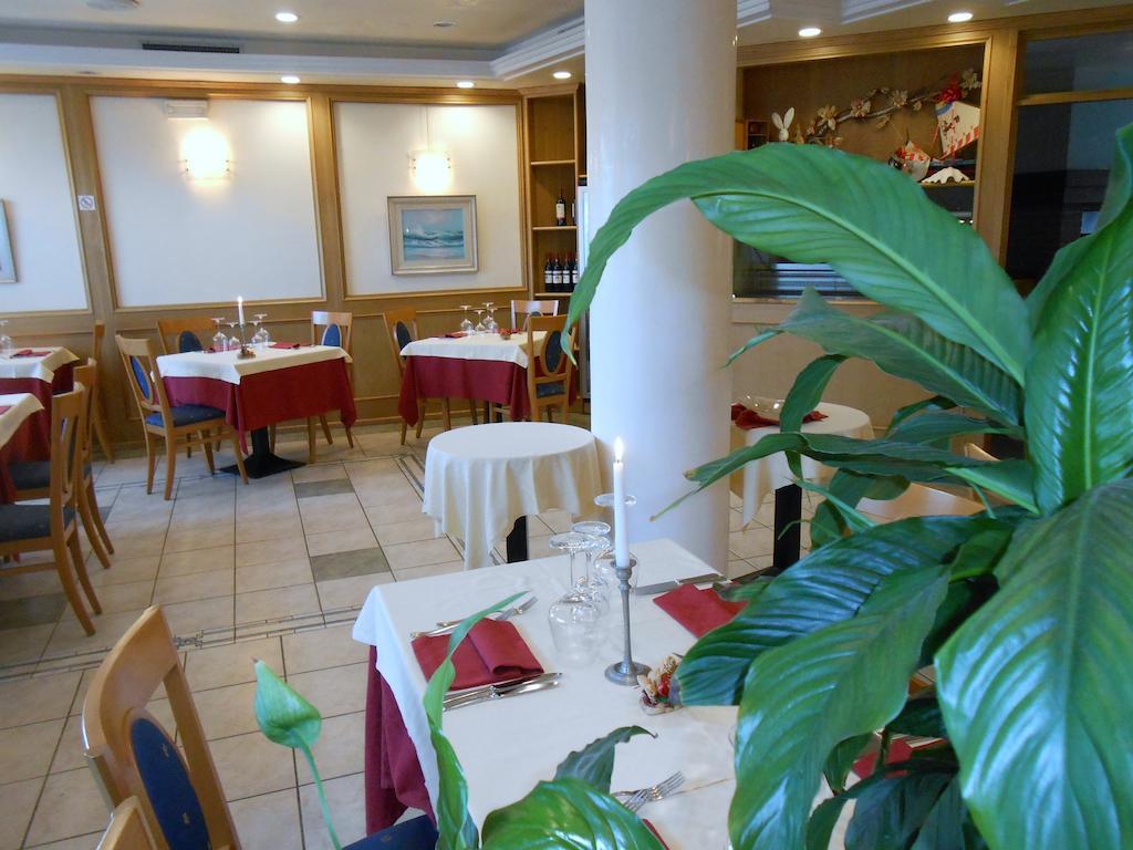 Hotel Ristorante Sagittario Фельтре Екстер'єр фото