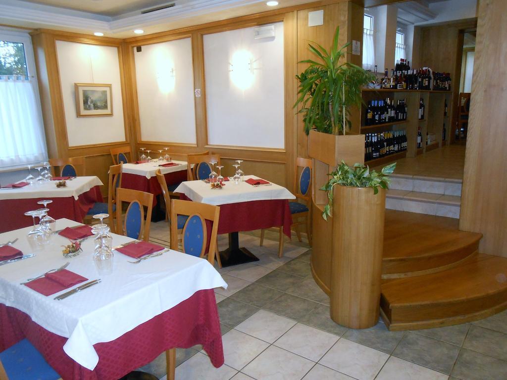 Hotel Ristorante Sagittario Фельтре Екстер'єр фото