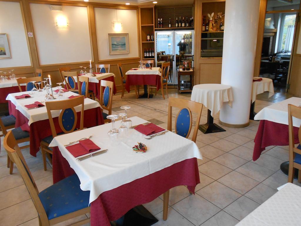 Hotel Ristorante Sagittario Фельтре Екстер'єр фото