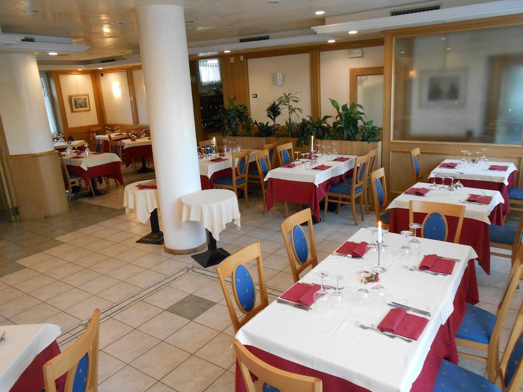 Hotel Ristorante Sagittario Фельтре Екстер'єр фото