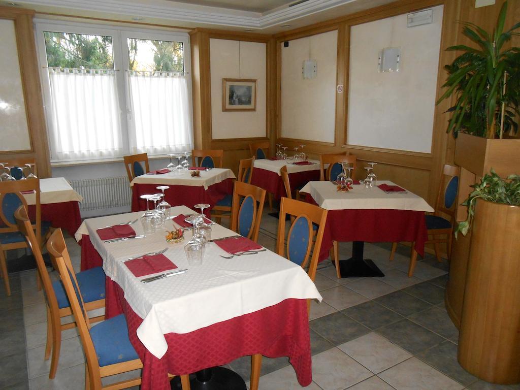 Hotel Ristorante Sagittario Фельтре Екстер'єр фото
